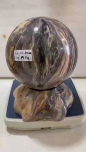 Quả cầu phong thủy đá tự nhiên đa sắc đường kính 20 cm nặng 15 kg cả đế cho mệnh Kim Mộc Thủy Hỏa Thổ