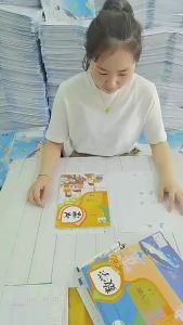 KALMI ตัวป้องกันหนังสือแบบใส | ฟิล์ม หน้า ตัวเอง-ติด สําหรับโรงเรียน/สํานักงานฝาครอบกันลื่นและกันน้ํา 25-47 ซม. หลายขนาด10/20/30 แผ่น + ป้าย