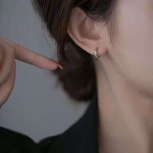 Sleeping Friendly Mobius Circle Earrings Minimalist Small Korean Style Fashion Jewelry Ear Cuffs Universal for Men And Women