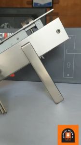 Quà tặng - KHÓA VICKINI 35128- TAY GẠT KEN SƯỚT MỜ - BH 2 NĂM