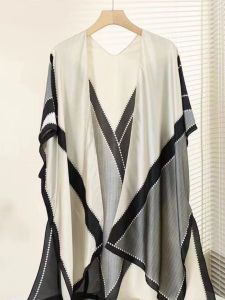 Váy Đen Trắng Cỡ Lớn Thời Trang Thu Đông Đơn Giản Phong Cách Hàn Quốc Có Khăn Choàng Váy Midi Thường Ngày Bằng Polyester