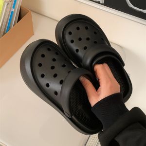 รองเท้าแตะแบบสวมสำหรับผู้หญิง ทรงสุนัข 2 รู รองเท้าแตะกลางแจ้งกันลื่นพื้นหนา สวมใส่สบาย ฤดูร้อน 2024 รองเท้าแตะ EVA