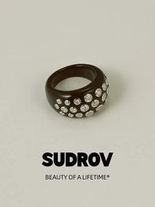 Tender Shape High-End Obsidian Moissanite Ring