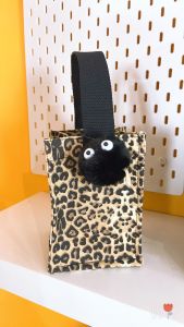 กระเป๋าอเนกประสงค์ ลายเสือ แถมฟรีปอม ๆ ❤️So cute ใส่ของจุ๊กจิก มีช่อง ใส่มือถือ กรือ ใส่แก้ว เยติ ขิว ๆ