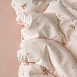 Soft Knitted Floral Rabbit Four Piece Set Double Layered Bedding Duvet Cover Dormitory Artistic Style Polyester Fabric