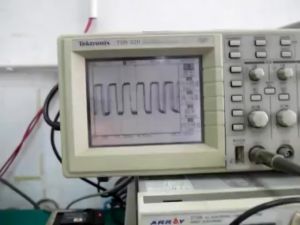 Máy đuổi chuột siêu âm/ không gây tiếng ồn/ đuổi nhiều loại côn trùng dùng được cho bà bầu và trẻ sơ sinh