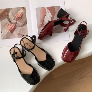 Z&R Store Y2K Vibe Mary Jane Jelly Sandals – 6cm Block Heel Hook & Loop Closure Bold Retro Look in Glossy Rubber for Trendy Women