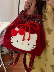 กระเป๋าเป้สะพายหลัง Hello Kitty สไตล์ญี่ปุ่นสุดน่ารัก ลายสก็อตสีแดง สไตล์วิทยาลัย กระเป๋าสะพายไหล่ขนาดเล็กสำหรับผู้หญิง กระเป๋าเป้สะพายหลังแบบลำลอง