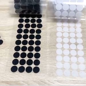 พร้อมส่ง ตีนตุ๊กแกวงกลม สีใส(1ด้าน) มีกาวในตัว ทรงกลม ขนาด1 1.5 และ 2 cm อุปกรณ์diy