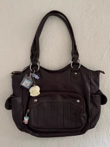 กระเป๋าทรงฮาร์ดแวร์สไตล์เรโทรขนาดใหญ่สำหรับเดินทาง กระเป๋าสะพายไหล่ข้างเดียวสไตล์เกาหลีพร้อมกระเป๋าซิปด้านนอก กระเป๋าสะพายข้างแบบลำลองสำหรับเด็กผู้หญิง