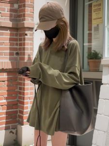 เสื้อยืดแขนยาวสไตล์อเมริกันย้อนยุคสำหรับผู้หญิง เสื้อคลุมกันแดดหลวมๆ ในช่วงต้นฤดูใบไม้ร่วงและฤดูใบไม้ผลิ คอลเลกชั่นใหม่ปี 2025