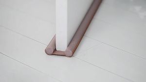 Penghalang Debu & Serangga: Busa Penutup Celah Bawah Pintu