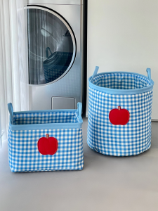 ถังเสื้อผ้าสีแดงใหญ่แบบมีช่องตา กล่องเก็บของสไตล์แอปเปิ้ลสำหรับใช้ในบ้าน กล่องเก็บของสำหรับใส่ของเล่นและขนม ถังเสื้อผ้าสีชมพู กล่องเก็บของขนาดใหญ่