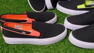 Sepatu Slip On Wanita Terbaru 2024: Nyaman, Keren & Murah