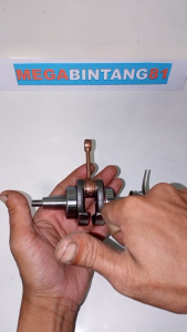 Crank shaft mesin potong rumput 4TAK 435 krek as mesin potong rumput 4TAK 435 kruk as potong rumput 4TAK 435 GX35