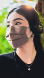 Anvimask – Khẩu trang cao cấp Trendi Mask nâu trà sữa ánh tím quai mint – Túi 6 cái – Điểm nhấn nhẹ nhàng