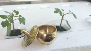 Cepuk Kuningan Tempat Sirih Mangkuk Kuningan Guci Kuningan Miniatur Kinangan