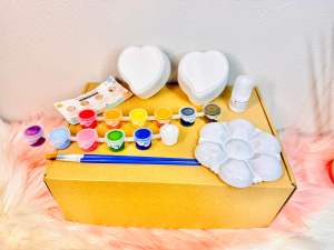 ชุดเซ็ตระบายสีถาดปูนเพ้นท์ ต้อนรับวาเลนไทน์ ถาดปูนปลาสเตอร์รูปหัวใจ 🤍 สามารถเลือกสีเองได้ (ระบุสีในหมายเหตุ)