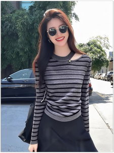 HUOLISI | Design Stylish Slim Fit Short French Grey Striped Knit Sweater