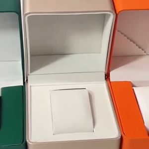 กล่องนาฬิกา หรูหรา PUหนังคลาสสิก+ในผ้าฟล็อค กล่องใส่นาฬิกา Watch Box กล่องของขวัญ