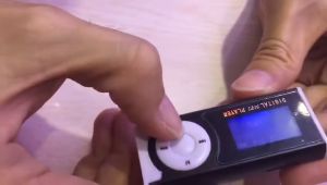 COD KIRIM CEPAT: Pemutar Musik Portable MP3 Player 16GB SD Card & Flashlight