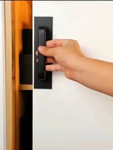 มือจับเสื้อผ้า มือจับประตู มือจับลิ้นชัก มือจับหน้าต่าง รุ่นมิเนียม ทอง สีดำ สีเงิน กาว ให้กับตู้ สำหรับตู้ ใช้เมื่อการดนุฑิต ราคาปริมาณ 10,000 บาท