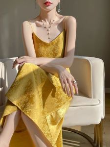 Elegant French Vinegar Strapless ชุดผู้หญิงฤดูร้อน High-End ซาตินพื้นผิว Embellished Slimming Tank Top ชุดยาว