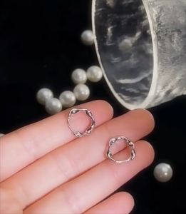 Wave Twist Hoop AIMORE | ต่างหูห่วงเกลียวคลื่น ใส่สบาย ไม่ทิ่มหลังหู กันน้ำทะเล ประกัน 90 วัน