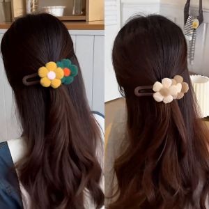 กิ๊บติดผมรูปปากเป็ดขนนุ่มสำหรับผู้หญิง ฤดูใบไม้ร่วง/ฤดูหนาว 2024 กิ๊บติดผมขนาดใหญ่ ตกแต่งผมแบบหน้าม้า สไตล์เกาหลี ใหม่ล่าสุด