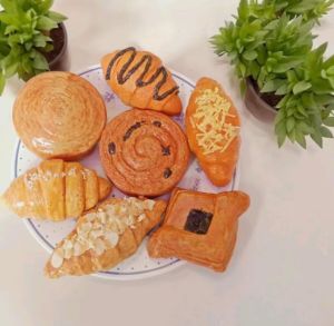 Replika Makanan Roti cromboloni croissant Eropa Fiber -resin dekorasi