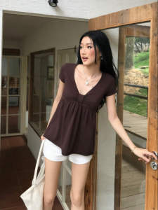 audwyn | Áo Thun V-Neck Giúp Gọn Gàng Flattering