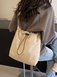 ลำลอง กระเป๋าผ้าแคนวาสขนาดใหญ่ ผู้หญิง กระเป๋าสะพายไหล่เดี่ยวสําหรับการเดินทางและกระเป๋าสะพายข้างความจุขนาดใหญ่ในชั้นเรียน