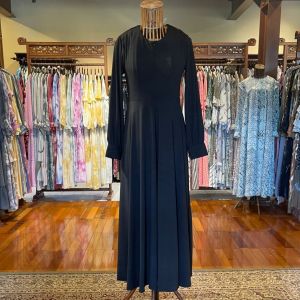 Vivi Dress by Dian Pelangi LIMITED EDITION Busana Muslim Maxi Gamis Abaya Kaftan Gaun Busui Pesta Pernikahan Kondangan Lebaran Wanita Cantik Anggun Modis Modern Simple Elegan Mewah Casual Formal Model Korea Terbaru Motif Hitam Polos Kekinian