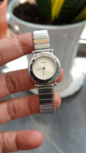 Đồng hồ nữ Renoma kính saphia chạy pin hàng Si