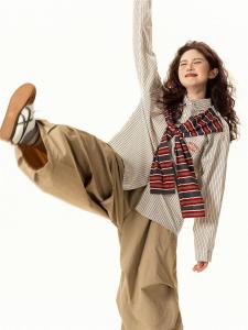 เสื้อเชิ้ตแขนยาวลายทางสไตล์อเมริกันย้อนยุคสำหรับฤดูใบไม้ร่วง ทรงหลวม แขนยาว ผ้าฝ้ายผสม ทรงหลวม สำหรับผู้ชายและผู้หญิง