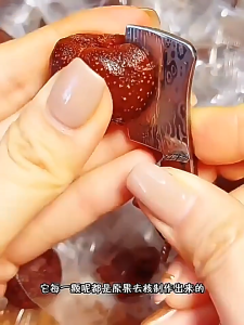 Core free hollow hawthorn balls without sugar or additives 去核空心山楂球无蔗糖无添加 candied fruits and snacks with a sweet and sour taste that are appetizing蜜饯果脯休闲零食酸甜开胃