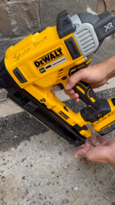 DeWalt DCN890P2-GB 18V XR Li-ion Cordless Brushless Concrete Angled Nailer (13-57mm) 2x 5.0Ah Set