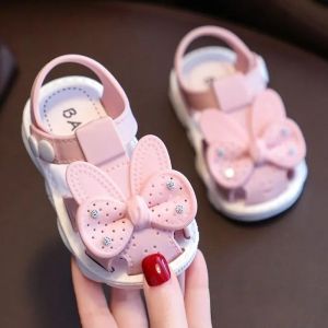 New Summer Outdoor Non-Slip Sandals for Girls Featuring Soft Soles And Lightweight Design Perfect for The Beach