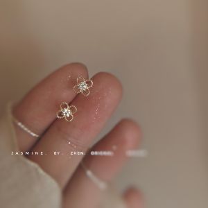 Pure Silver Mini Hollow Diamond Embedded Zircon Flower Ear Studs Womens Fashion Jewelry Ear Decorations Hollow Body Small Flower