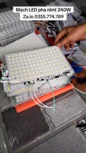 Bộ mạch đèn LED năng lượng mặt trời 240W gồm mạch và remote