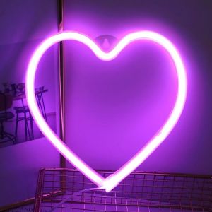 Đèn led trang trí hình trái tim ánh sáng hồng