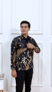 Kemeja Batik Pria Lengan Panjang: Pilihan Pakaian Murah