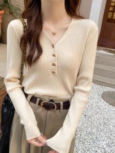 เสื้อชั้นในสตรีคอวีแขนยาวนุ่มเนียนสไตล์ฤดูใบไม้ร่วง/ฤดูหนาว 2025 ใหม่ เสื้อสเวตเตอร์ถักสไตล์น้ำหอมขนาดเล็ก เสื้อชั้นใน