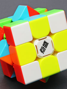 Point Brilliance 3x3 Speed Cube ความเร็วการแข่งขันระดับมืออาชีพ คุณภาพแข็งแรง ความยืดหยุ่น การเคลื่อนที่ราบรื่น สีสันสดใส กระดานป้องกัน