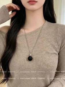 Stylish Minimalist Luxury Small Group Clavicle Necklace with Gourd Pendant