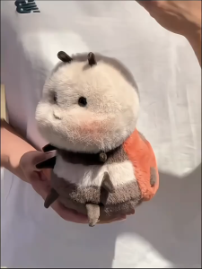 ตุ๊กตาลูกผึ้งน้อยน่ารัก ของเล่นตุ๊กตานุ่มนิ่ม ตุ๊กตาเตียงนอนน่ารัก ของขวัญวันเกิดสำหรับเด็ก