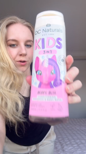 Sữa Tắm Tạo Bọt Thuần Chay Trẻ Em Hương Hoa Cúc OC Naturals Kids 400ml Úc Giúp Làm Sạch Da Tạo Bọt Dịu Nhẹ Thơm Mát