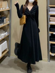 Plus Size Fall and Winter French Hepburn Style V-neck Inner Match Black Dress Plus Size Ladies Slimming Slim Fit Base Knitting Dress
