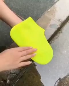 Portable Fashion Reusable Men Women Travel Rubber Silicone Waterproof Shoe Cover Rain Shoe Cover S M L Size Rainproof Waterproof Silicone Shoes Covers Rain Boots Reusable Overshoes Good quality Black Silicone Rain Shoe Cover Makapal Rubber can shrink