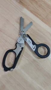 QBLADE Gunting Lipat 6in1 Multitool Gunting Multifungsi Hitam Silver 10098